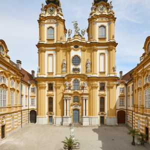 The Imperial Heritage: UNESCO Sites, Lakes & Palaces